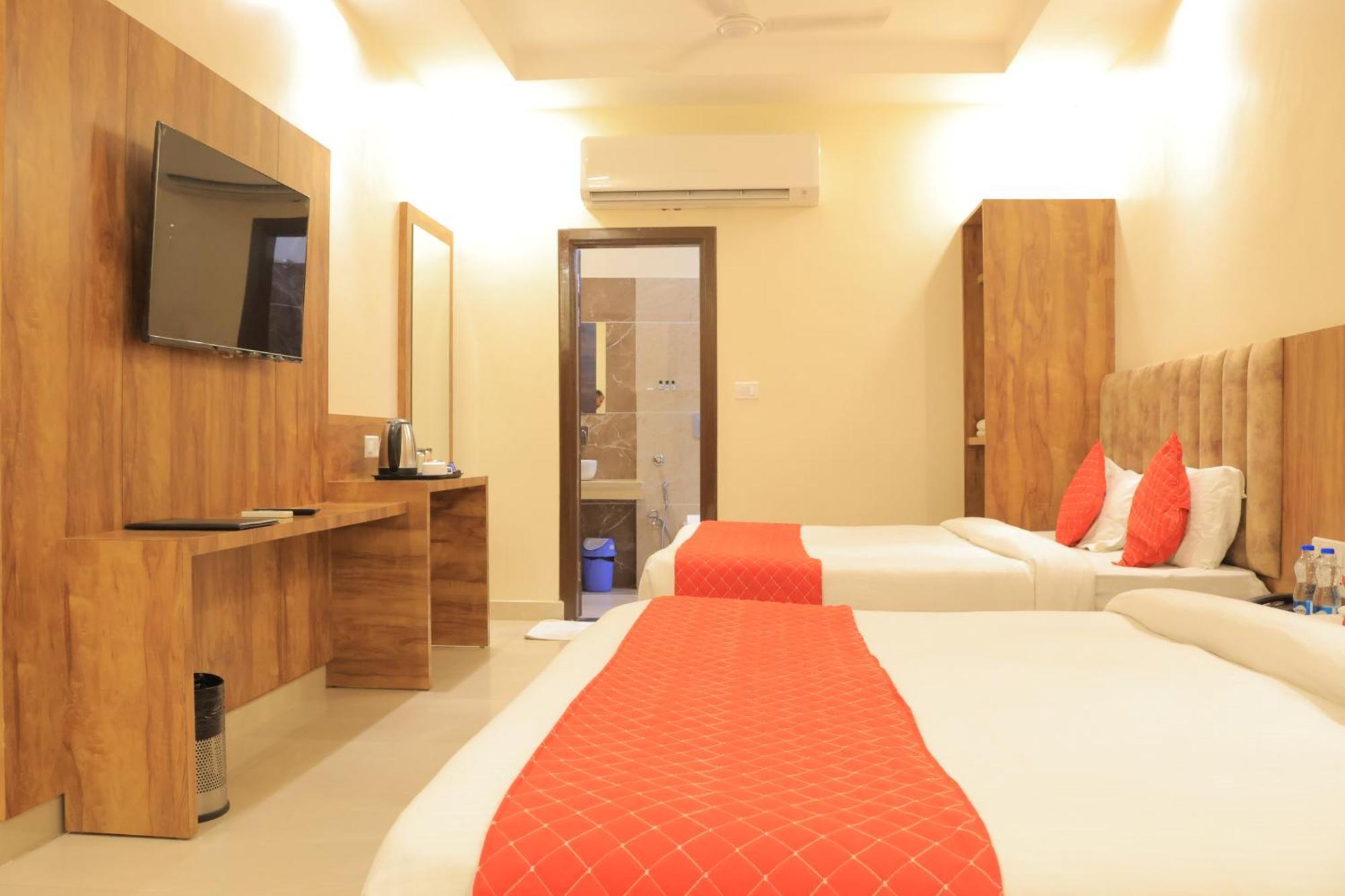 Hampton Hotel - 200 Mt From Golden Temple Amritsar Exterior photo